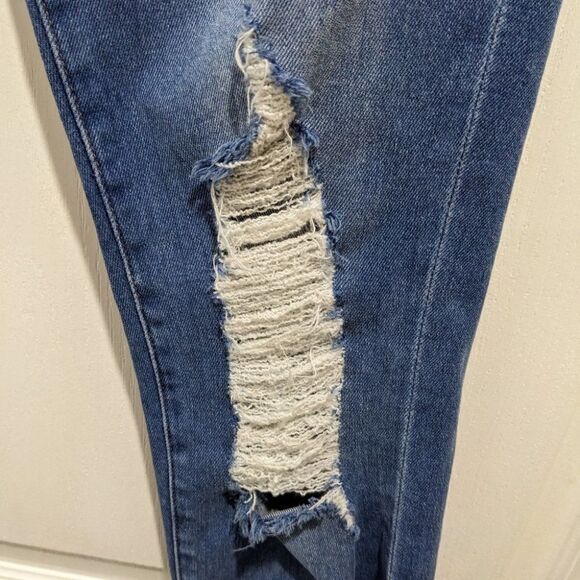 FRAME | Le Skinny De Jeanne Distressed Skinny Jeans in Stanwell - Picture 10 of 10